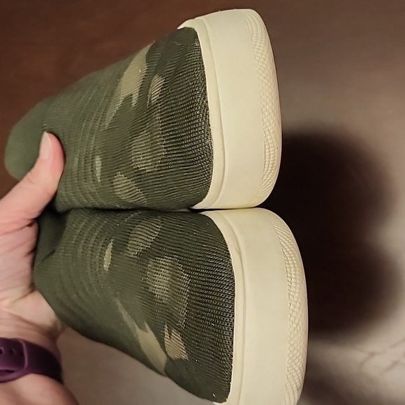 Steven Madden Gills Platform Slip-on Sneakers Green Camo sz 8.5 - Picture 4 of 8